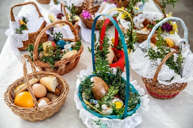 ŚWIĘCENIE POKARMÓW W WIELKĄ SOBOTĘ